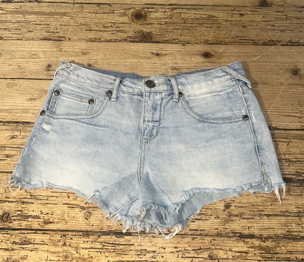 Free People Women’s Size 27 Light Wash Cut Off Short